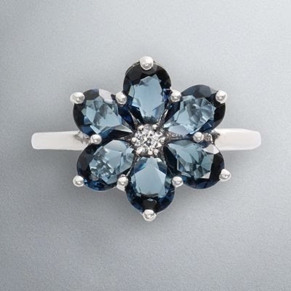 Vera Wang Jewelry - Vera Wang Flower Ring